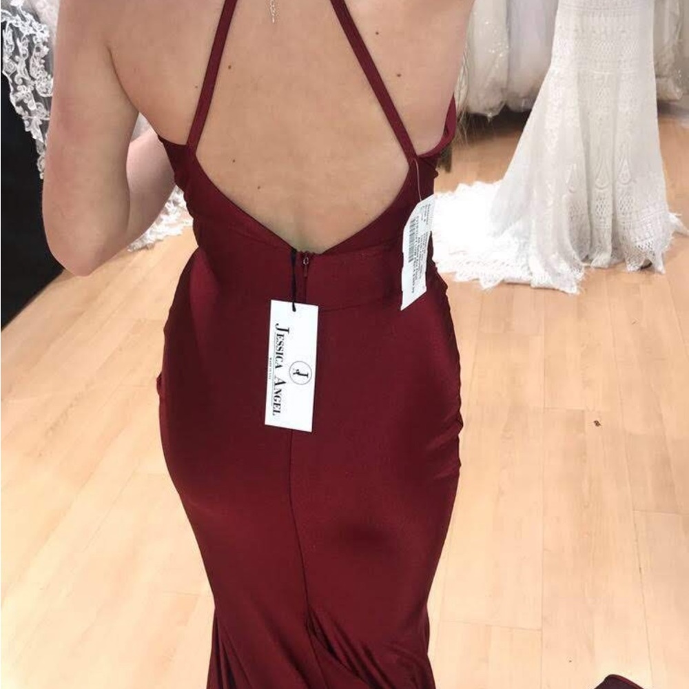 Red classic formal dress - Picture 3 of 4